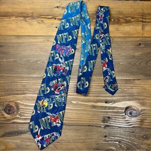 Vintage Surrey Warner Bro NFL Looney Tunes Tie Taz, Daffy, Bugs Bunny, Yosemite
